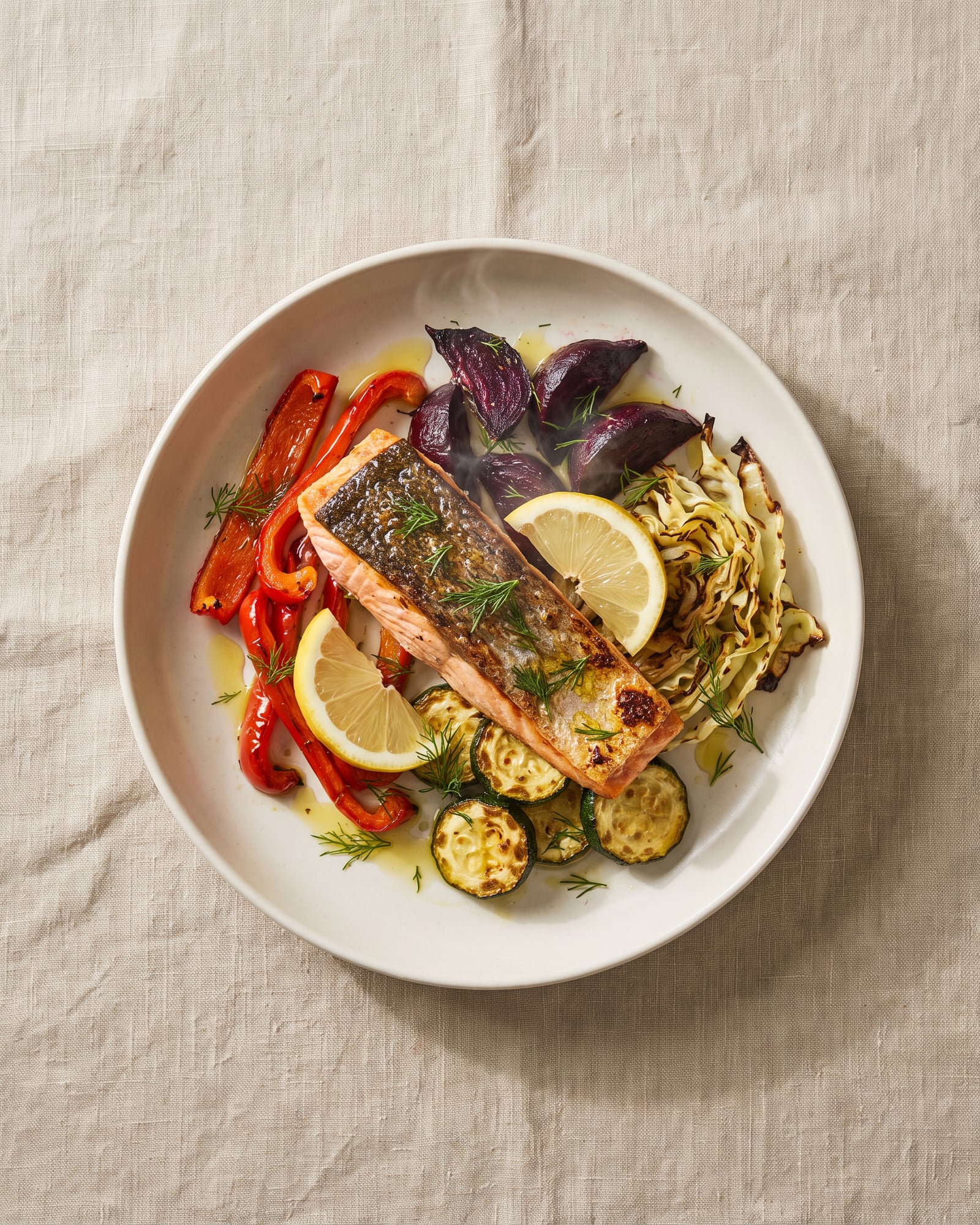 Pan-seared salmon with roasted red pepper, red onion, cabbage and courgette, with dill and lemon.